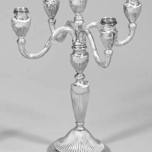 Leuchter im Queen Anne-Stil Argent, pondéré. Un chandelier à cinq bras avec une &hellip;