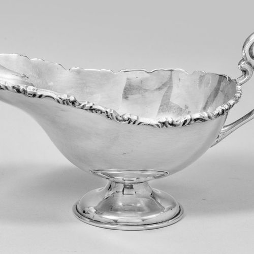 Saucière Silver. Smooth boat shape with relief sculptured leaf rim and rocaille &hellip;