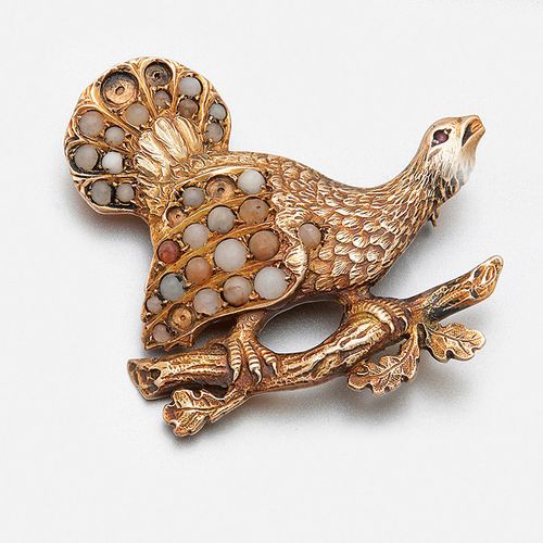 Jagdbrosche-"Auerhahn" 黄金，14克拉；正面镶有玻璃珠。非常精细的金匠作品。重量约为24.16克。
狩猎胸针，14K金材质。