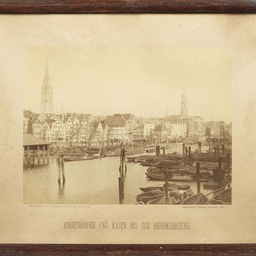 Georg Koppmann (1842年汉堡-1909年同上)
汉堡老城的12张照片集
1883年和1884年的原始照片，最初装在纸板上。每张照片上都刻有 "&hellip;
