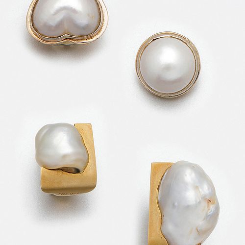 Vier Biwa-Perlen-Ohrclips 黄金，750和14克拉；正面镶有白色马贝和琵琶珍珠。总重量约为21.23克。
14/18K金的四颗文化珍珠耳&hellip;