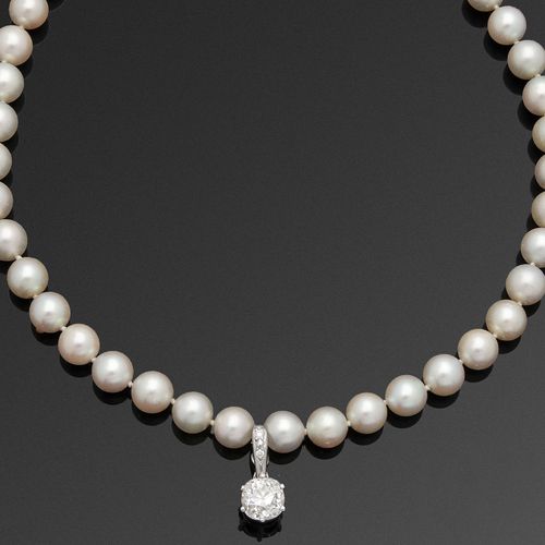 Klassische Perlenkette mit Diamantsolitär Oro blanco de 14 quilates; collar de u&hellip;