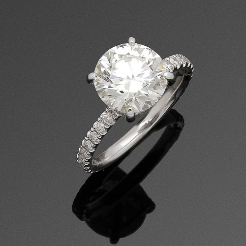 Hochfeiner Brillant-Solitärring Or blanc, taille 750. Serti au centre d'un solit&hellip;