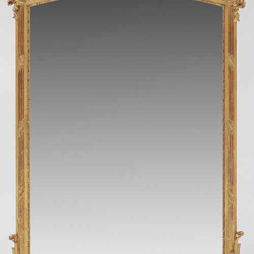 Großer Wandspiegel im Louis XVI-Stil 木材，粉刷，镶嵌和镀金。直的，高的长方形，部分神化的镜框，有浮雕的叶子以及拱形的上饰和&hellip;