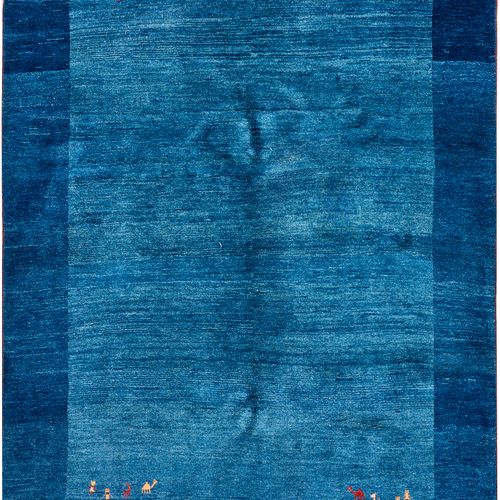 Null Grand tapis Gabbeh de Perse. Laine sur laine. Dans le champ intérieur bleu &hellip;