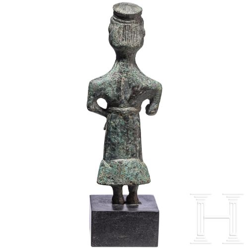 Null Statuette en bronze d'un homme portant une épée, Néo-Elamite, 8e - 7e siècl&hellip;