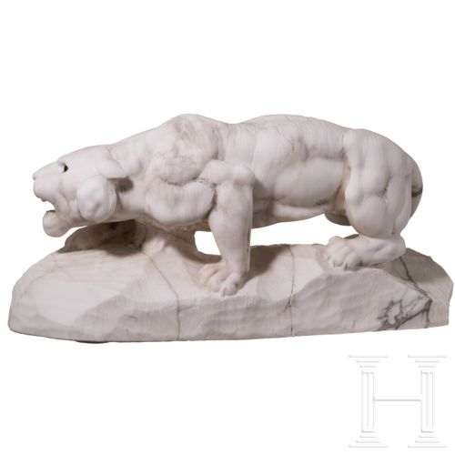 Null Une sculpture française Art Déco d'un tigre pacing en marbre, circa 1920/30&hellip;