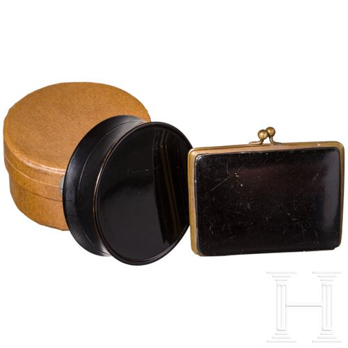 Null A Russian papier mâche and lacquer case and purse, Ostahkovo, Osip Vishyako&hellip;