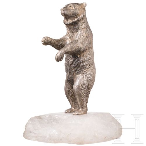 Null Un grand ours polaire russe en argent sur un floë en cristal de roche, 20e &hellip;