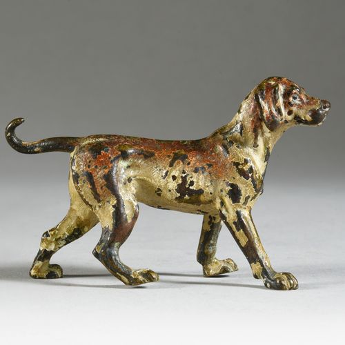 Bronze of Vienna Hunting dog. Wear to the polychromy. L. : 10 cm