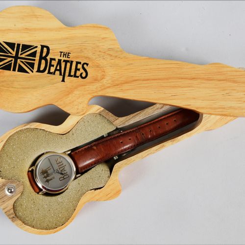 Null 披头士：苹果公司为纪念传奇摇滚乐队披头士（The Beatles）成立 50 周年而制作的限量版收藏表。棕色皮表带，木质表盒，外形酷似吉他盒（23 厘&hellip;