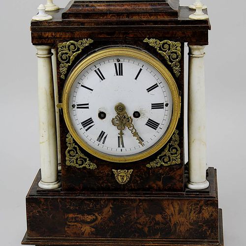 Null Horloge de table Biedermeier, Autriche, vers 1830, placage de bois de racin&hellip;