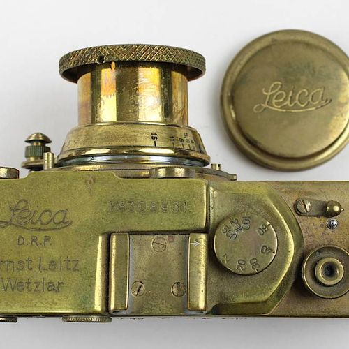 Null 带蛇皮的Leica II，可能是俄罗斯的复制品，35毫米取景相机，编号308931，手动对焦，可伸缩镜头，标有Leitz Elmax 1:3.5，F &hellip;