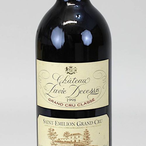 Null Una bottiglia di Chateau Pavie Decesse 1998, Grand Cru Classé, Saint-Emilio&hellip;