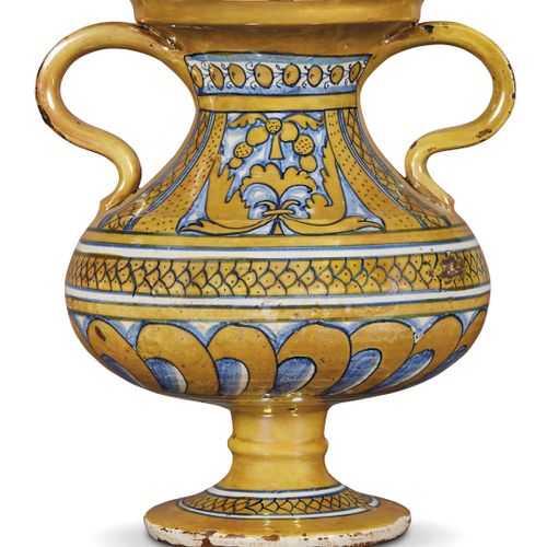 BIANSED JAR, DERUTA, 16 CENTURY majolica with red gold lustre; h. 23.6, mouth di&hellip;