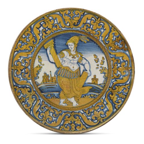 Null 水泵盘，德鲁塔，16世纪前半叶
，以钴蓝和镀金光泽装饰的金刚砂；直径37.5厘米，底径13.9厘米，高7.5厘米

 A CHARGER, DERUT&hellip;