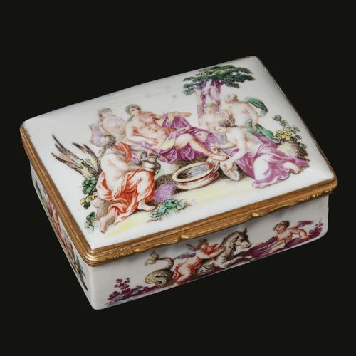 Null TABACCHIERA, DOCCIA, MANIFATTURA GINORI, 1745-1755
多色彩绘瓷器，长方形的主体，盖子安装在镀金的金属&hellip;