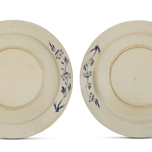 Null 一对GINORI盘子，花洒，GINORI制造，1750 CIRCA
瓷盘，圆形，有平坦的边缘，在单色的蓝色版本中显示出特有的 "公鸡 "装饰：一只公鸡&hellip;