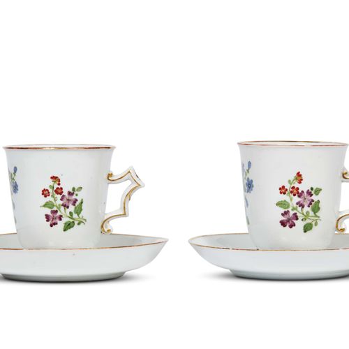 Null COUPLE DE CUPS AVEC ASSIETTE, DOUCHE, FABRICATION GINORI, 1770 CIRCA
en por&hellip;