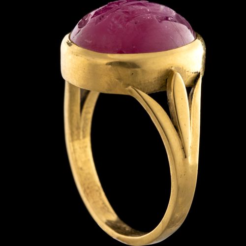 Null RING
gold, set with a cabochon intaglio on ruby depicting an erotic scene. &hellip;