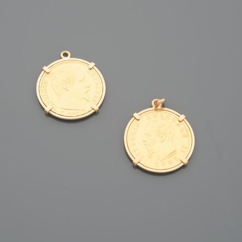 ENSEMBLE comprenant deux pièces de monnaie en or jaune montées en pendentif, l'u&hellip;