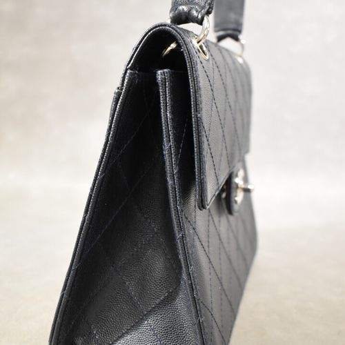 CHANEL: borsetta da donna in pelle martellata, caviale nero, con un manico da po&hellip;