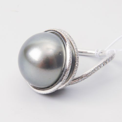 Kulturperle-Ring Signed Beatrice Rossi, Zurich. 750 white gold. Tahitian pearl 1&hellip;