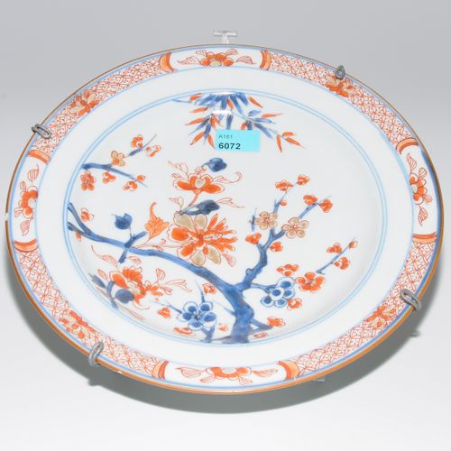 Teller China, 19th c. Painted with floral décor in the Imari palette. D 22,5 cm.&hellip;