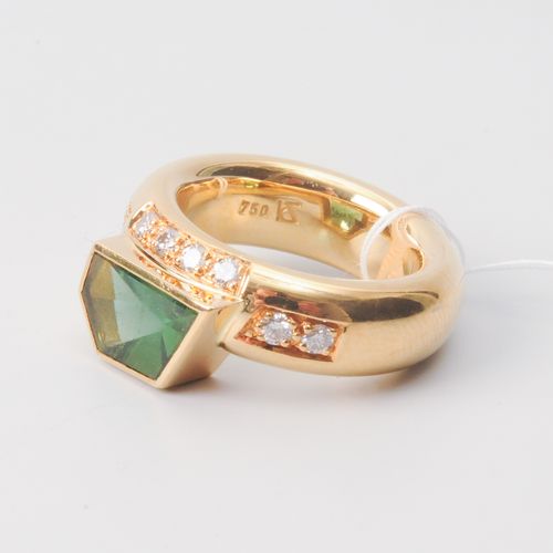 Turmalin-Brillant-Ring 750黄金。8颗明亮式切割钻石，约0.16克拉。平面或花式切割的绿碧玺，约2克拉。尺寸53.5，22克。