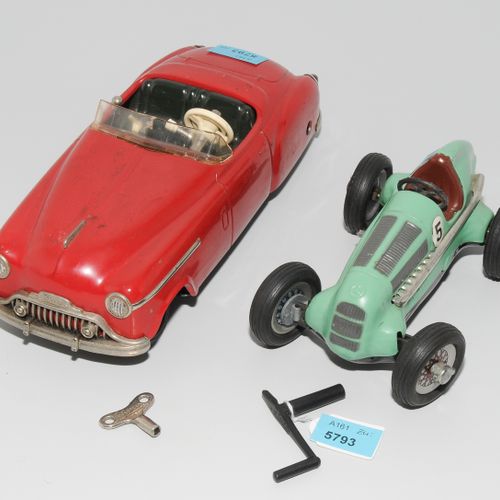 Lot: 2 Schuco-Modellautos (1) "Studio Car 1050"。德国，约1940年，金属板，涂成薄荷绿色。发条驱动。有Schuc&hellip;