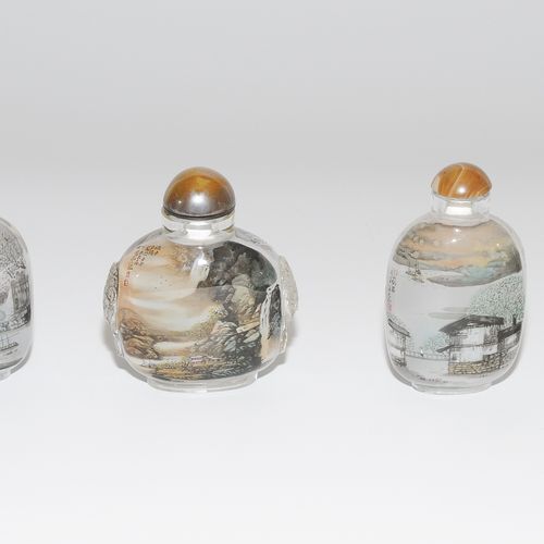 Lot: 6 zeitgenössische Snuff Bottles mit Innenmalerei 中国。玻璃和金红石型石英。多彩画的风景画。高4,5-&hellip;