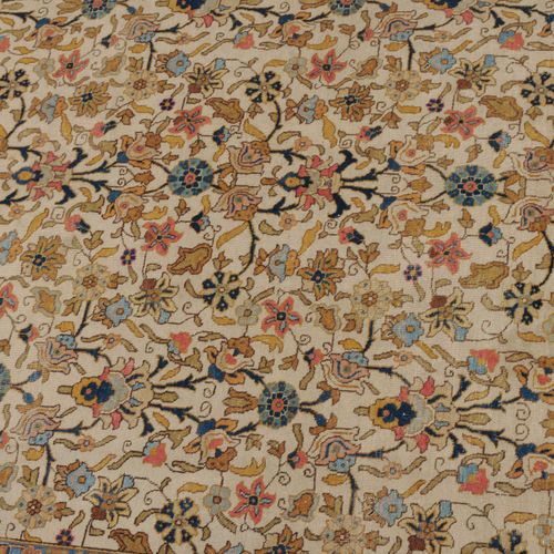 TÄBRIS NW-Persien, um 1910. Pastellfarbener Teppich. Das gesamte beige Innenfeld&hellip;