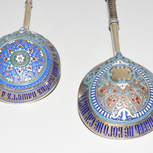 Lot: 2 Zierlöffel, Moskau 1880-1890. Silver gilded/enamel. Master's mark Antip K&hellip;