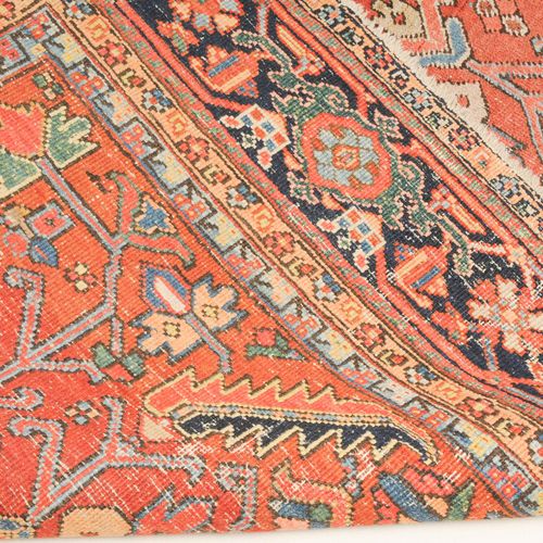 HERIZ NW-Persien, um 1910. Im roten Mittelfeld sind stark stilisierte Blüten, Bl&hellip;