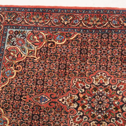 BIDJAR W-Persien, um 1990. Extrafein geknüpfter Teppich. Im nachtblauen Feld ruh&hellip;