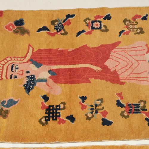 Paar Ning-Hsia Z-Mongolia, c. 1940. Temple rugs. A Tibetan monk figures on a yel&hellip;