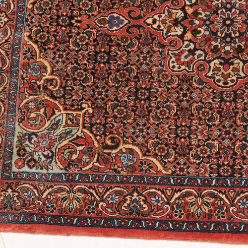 BIDJAR Perse occidentale, vers 1990. Tapis à tissage extra-fin. Le champ bleu nu&hellip;