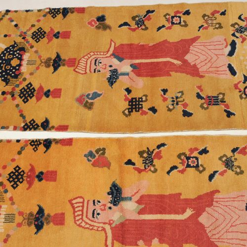 Paar Ning-Hsia Z-Mongolia, c. 1940. Temple rugs. A Tibetan monk figures on a yel&hellip;