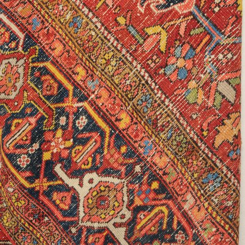HERIZ Perse du Nord-Ouest, vers 1910. Le champ central rouge brique est décoré d&hellip;