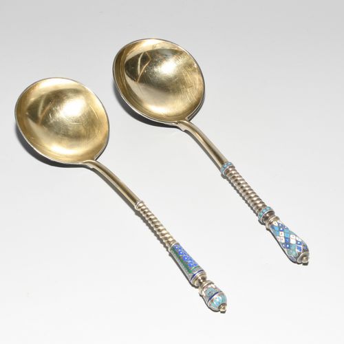Lot: 2 Zierlöffel, Moskau 1880-1890. Silver gilded/enamel. Master's mark Antip K&hellip;