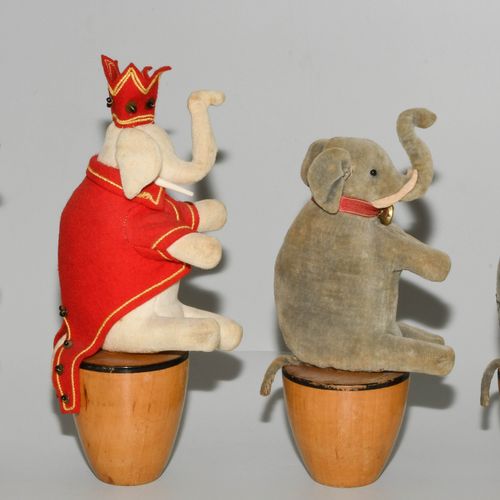 Steiff-"Elefant-Kegelspiel" Alemania, c. 1907/08. 9 elefantes como figuras cónic&hellip;