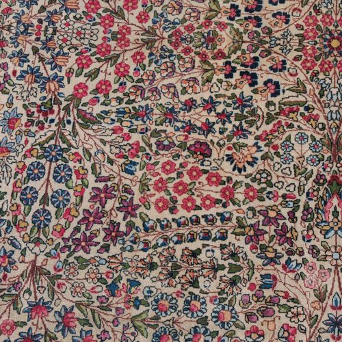 KIRMAN Z-Persia, alrededor de 1910, trabajo floral denso. El llamado "patrón mil&hellip;