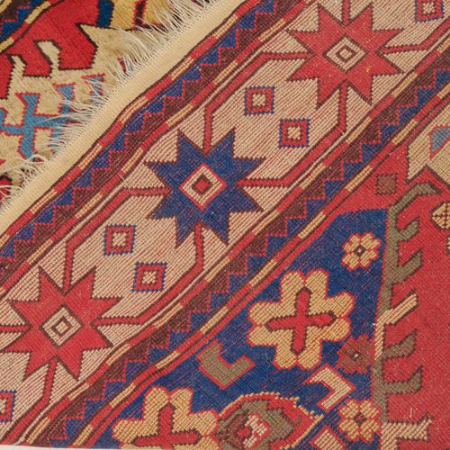 KARABAGH Probablement en Arménie, vers 1970, motif dit "aigle kazak". Le champ c&hellip;
