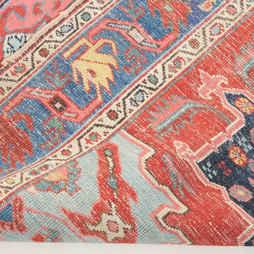 HERIZ Noroeste de Persia, c. 1900. En el campo central, de color terracota, figu&hellip;