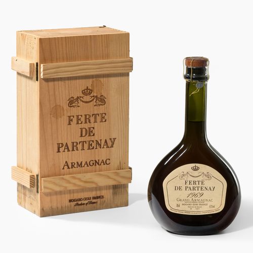 Ferte de Partenay 1969. Grande Armagnac. Boîte en bois d'origine. 1 bouteille.