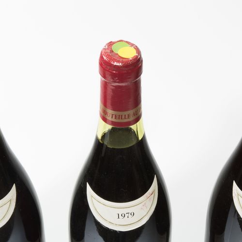 CLOS VOUGEOT 1979年，列级酒庄。保罗-米塞酒庄。数值。瓶子。夜丘丘（Cote de Nuits）。九瓶。