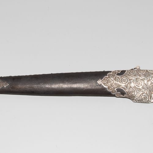 Messer, Pishkabz Indo-persan, XIXe siècle. Pommeau de jambe sculpté : tête de li&hellip;