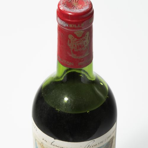 Château Mouton Rothschild 1973年，一级酒庄。波亚克（Pauillac）。1瓶。(肩部上部的水平。)