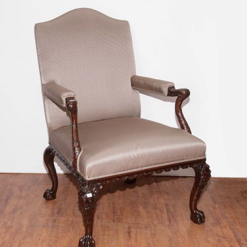 FAUTEUIL Acajou de style Chippendale du 19e siècle. Cadre trapézoïdal avec pieds&hellip;