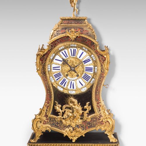 Pendule Leroy Paris, fin du XIXe siècle, style Louis XV. Coffret en bois incurvé&hellip;